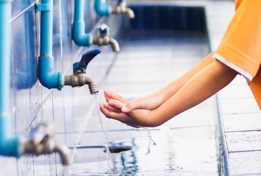 ausencia-de-saneamento-em-escolas-de-sc3A-66-unidades-sem-agua-potavel-e-banheiro-em-alerta.-acao-mpsc-e-tce-sc