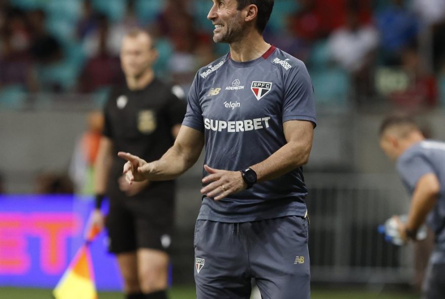 auxiliar-de-zubeldia-alerta-para-desfalques-no-sao-paulo-e-necessidade-de-recuperacao-rapida-dos-jogadores-no-brasileirao-2025