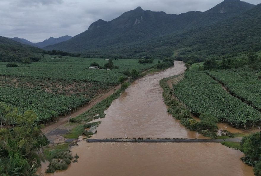 auxilio-as-familias-afetadas-pelas-enchentes-no-litoral-do-parana3A-saiba-como-ajudar-vitimas-em-guaratuba2C-morretes2C-antonina-e-paranagua