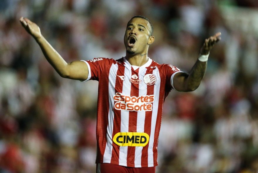 avai-confirma-contratacao-de-joao-maistro-e-reforcos-para-temporada-2026 PE - RECIFE - 03/08/2025 - BRASILEIRO C 2025, NAUTICO X RETRO - Joao Maistro jogador do Nautico durante a partida entre Nautico e Retro no Estadio dos Aflitos em Recife (PE), pelo Campeonato Brasileiro Serie C 2025. Foto: Marlon Costa/AGIF