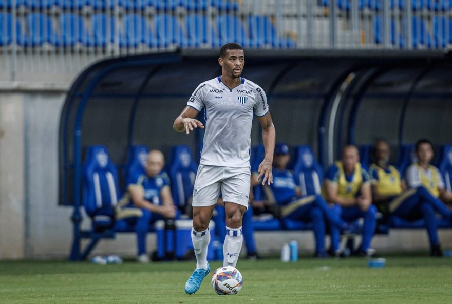 avai-conta-com-retorno-de-pedrao-ao-time-titular-apos-suspensao-de-jonathan-costa