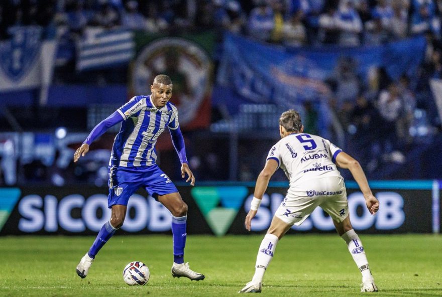 avai-se-destaca-na-serie-b-2024-com-chances-de-acesso-a-elite-do-futebol-brasileiro