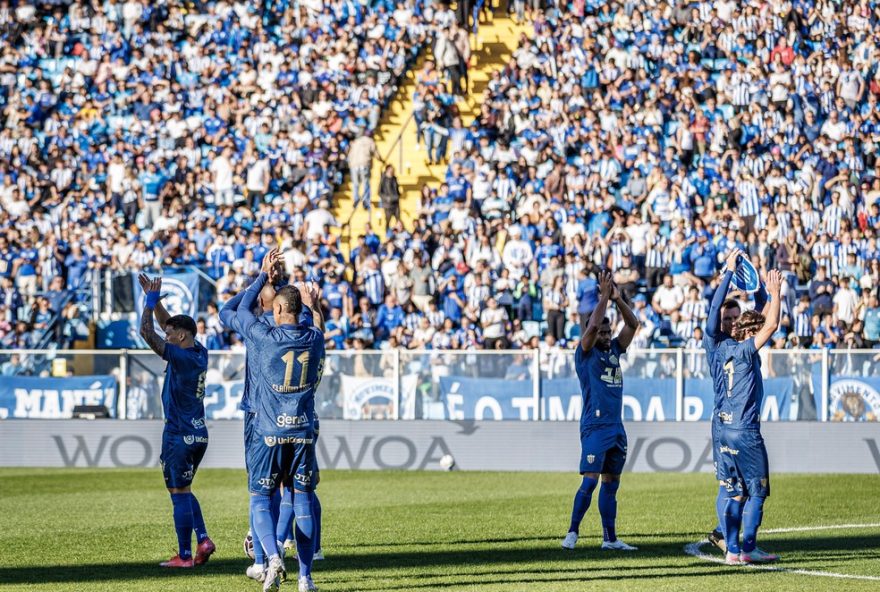 avai-se-inspira-em-time-alemao-e-bate-recorde-de-publico-na-serie-b-2025-com-ingressos-gratis