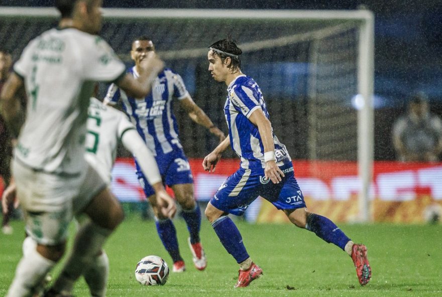 avai-tera-desfalques-importantes-no-confronto-contra-o-coritiba-na-serie-b3A-como-o-tecnico-jair-ventura-lidara-com-as-ausencias-de-ze-ricardo-e-joao-paulo3F