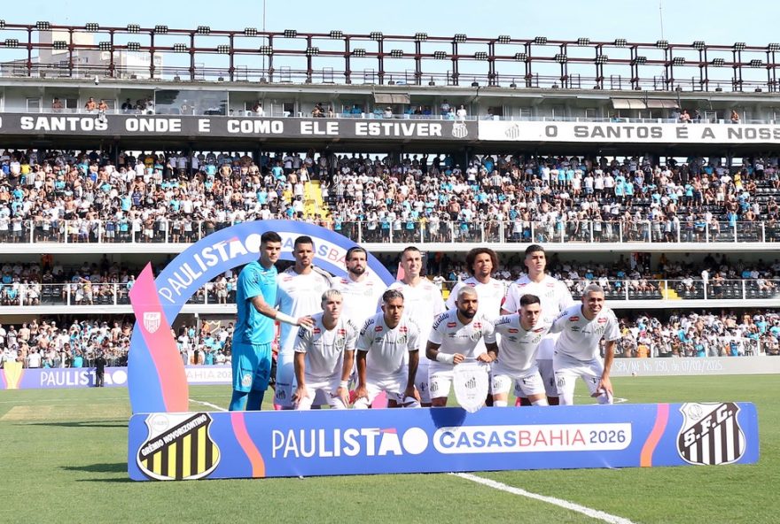 avaliacao-dos-jogadores3A-destaque-de-gabigol-e-igor-vinicius-na-vitoria-do-santos-contra-o-novorizontino-no-campeonato-paulista SP - SANTOS - 10/01/2026 - PAULISTA 2026, SANTOS X NOVORIZONTINO - Jogadores do Santos posam para foto antes na partida contra Novorizontino no estadio Vila Belmiro pelo campeonato Paulista 2026. Foto: Mauricio De Souza/AGIF