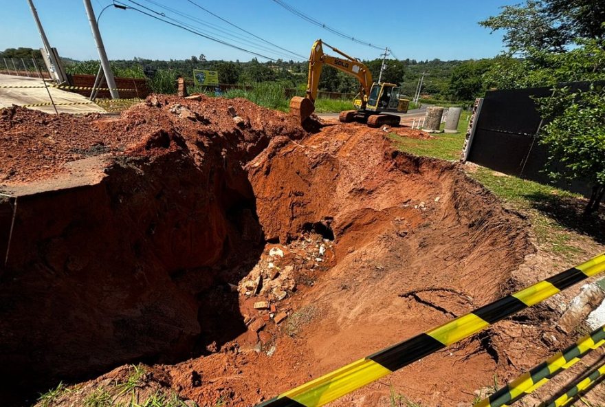 avenida-interditada-em-sao-pedro-devido-a-cratera-de-oito-metros3A-veja-detalhes-da-situacao-e-solucoes-emergenciais avenida-interditada-em-sao-pedro-devido-a-cratera-de-oito-metros3A-veja-detalhes-da-situacao-e-solucoes-emergenciais