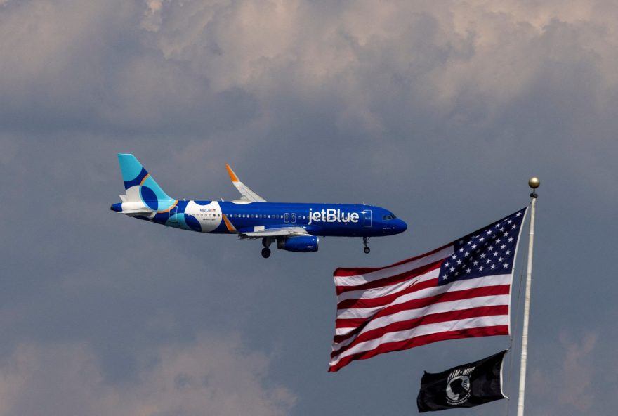 aviao-faz-manobra-de-emergencia-para-evitar-colisao-com-jato-militar-dos-eua-proximo-a-venezuela3A-piloto-critica-procedimento aviao-faz-manobra-de-emergencia-para-evitar-colisao-com-jato-militar-dos-eua-proximo-a-venezuela3A-piloto-critica-procedimento