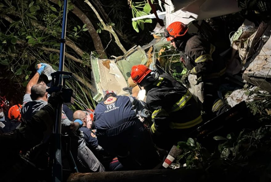 aviao-monomotor-cai-em-itanhaem2C-perto-de-aldeia-indigena3B-um-homem-morreu-e-outro-ficou-ferido