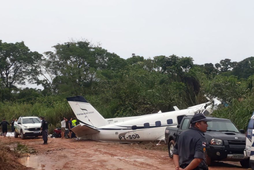 Os corpos das 14 pessoas, entre elas o piloto e co-piloto, vítimas da queda do avião no Amazonas, serão levados neste domingo ,17, para o Instituto Médico Legal (IML) de Manaus

(Foto: Reprodução/ Agência Brasil)