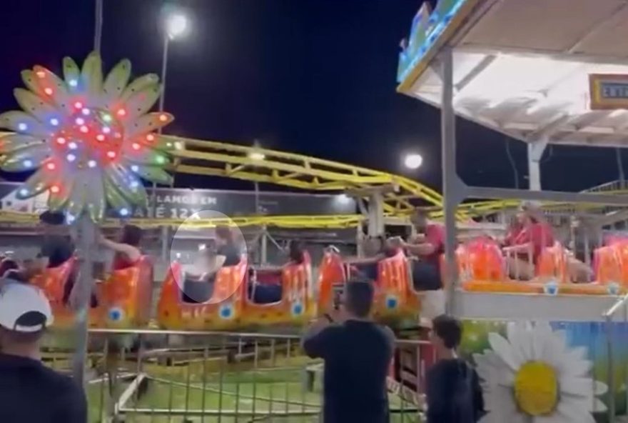 avo-e-crianca-ficam-feridas-em-acidente-com-montanha-russa-em-parque-de-goias avo-e-crianca-ficam-feridas-em-acidente-com-montanha-russa-em-parque-de-goias