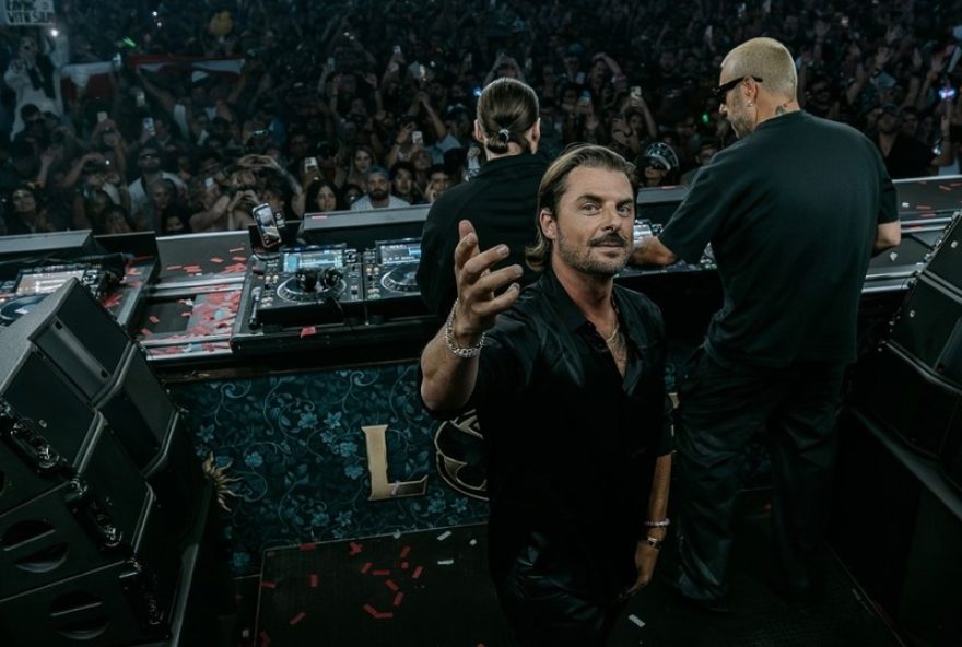 axwell-promete-musicas-novas-e-destaca-energia-brasileira-no-tomorrowland-2026