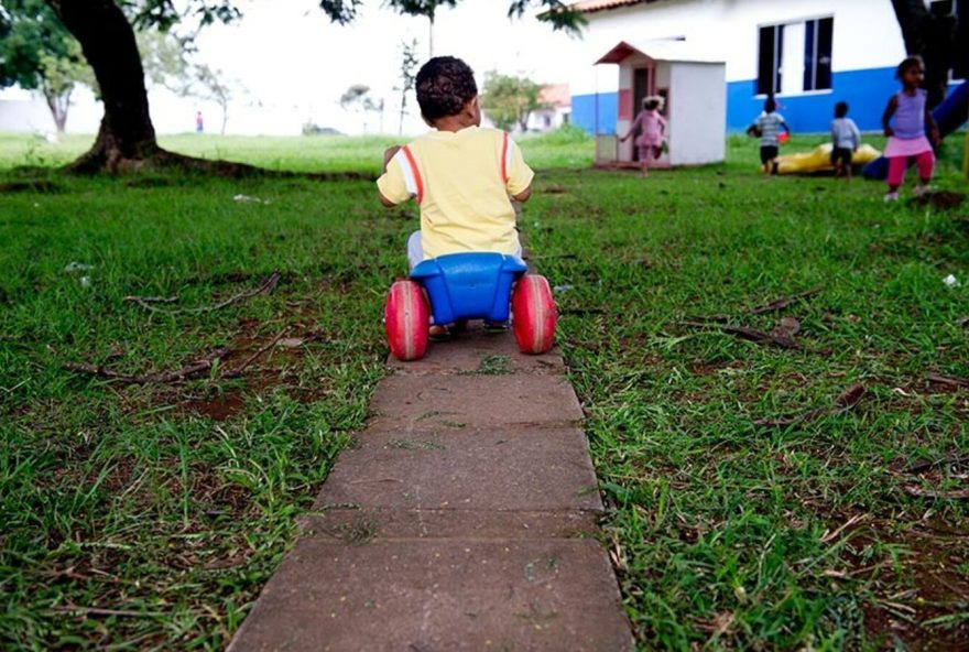 Pesquisadores salientam que as crianças órfãs são mais vulneráveis a problemas emocionais e comportamentais, por isso a importância de atenuar as consequências psicológicas da orfandade. (Foto: Lia de Paulo-Agência Senado)