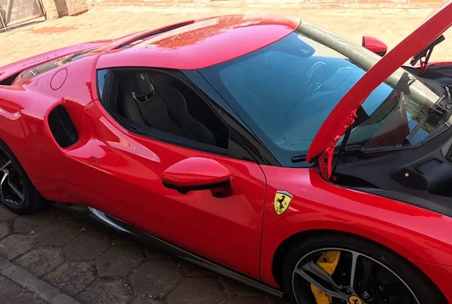 Tribunal de Justiça de Goiás faz leilão de carros de luxo que inclui Ferrari (Foto: TJGO)