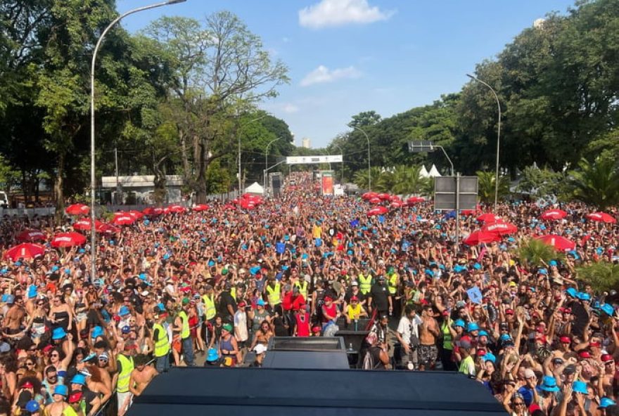 baianasystem-faz-o-chao-tremer-no-ibirapuera-durante-bloco-navio-pirata