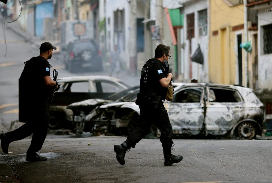 baixa-adesao-e-autonomia-de-baterias-desafios-na-utilizacao-de-cameras-corporais-durante-megaoperacao-no-rj