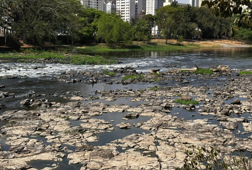 baixa-vazao-do-rio-piracicaba-leva-ao-cancelamento-de-passeio-de-barco3A-impactos-e-solucoes-emergem
