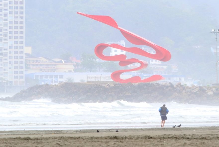 baixada-santista3A-chuva-e-frio-fora-de-epoca-devido-a-zcas-e-frente-fria