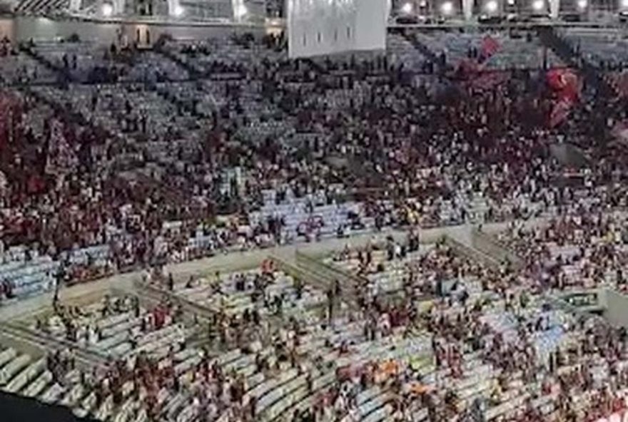 baixo-publico-e-protestos-marcam-jogo-do-flamengo-contra-o-madureira baixo-publico-e-protestos-marcam-jogo-do-flamengo-contra-o-madureira
