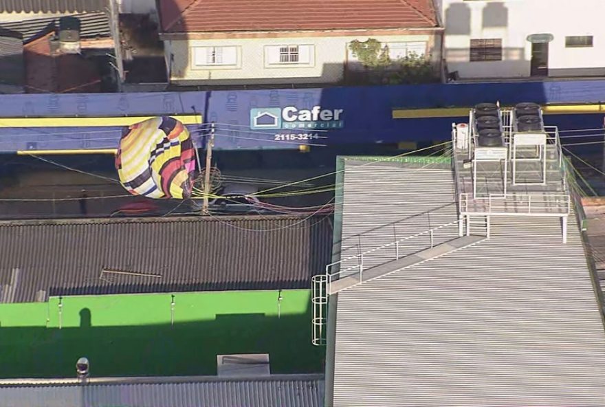 balao-cai-e-incendeia-mercado-na-zona-leste-de-sp3A-funcionarios-agem-rapido balao-cai-e-incendeia-mercado-na-zona-leste-de-sp3A-funcionarios-agem-rapido