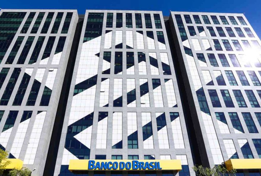 banco-do-brasil-bbas3-registra-lucro-de-r24-92C6-bilhoes-no-4t242C-superando-expectativas