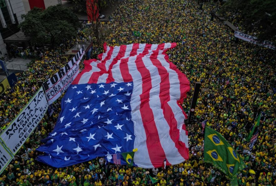 bandeira-dos-eua-em-protesto-na-paulista-repercute-no-new-york-times3A-novo-simbolo-da-direita-brasileira