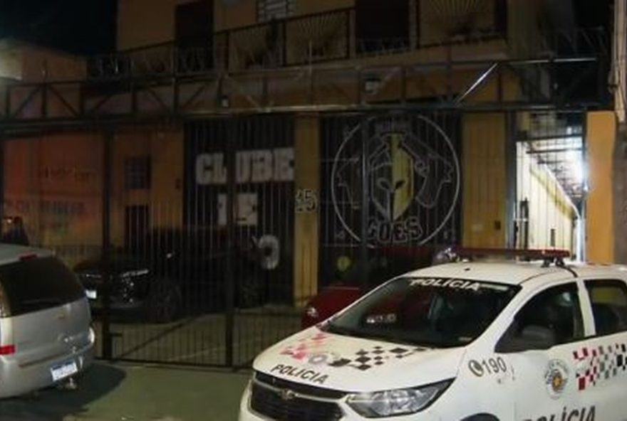 bandidos-invadem-clube-de-tiro-em-sp-e-roubam-30-pistolas-em-cofre