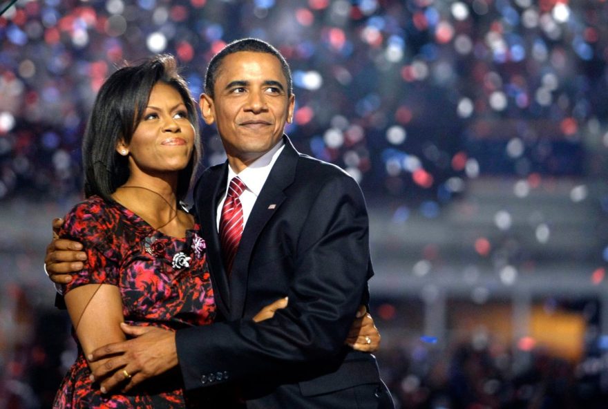 barack-obama-michelle-obama-love-story-romance-photos-08