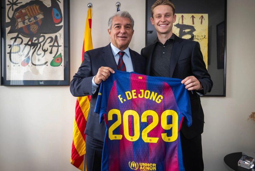 barcelona-renova-contrato-com-frenkie-de-jong-ate-2029-em-meio-a-crise-financeira