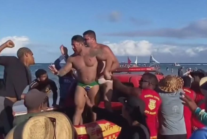 barraqueiros-negam-homofobia-e-cobranca-abusiva-em-agressao-a-turistas-em-porto-de-galinhas3A-grupo-de-comerciantes-se-pronuncia-sobre-incidente-controverso barraqueiros-negam-homofobia-e-cobranca-abusiva-em-agressao-a-turistas-em-porto-de-galinhas3A-grupo-de-comerciantes-se-pronuncia-sobre-incidente-controverso