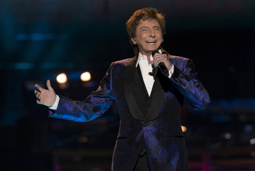 barry-manilow2C-icone-da-musica-aos-82-anos2C-revela-batalha-contra-cancer-de-pulmao3A-recuperacao-em-breve barry-manilow2C-icone-da-musica-aos-82-anos2C-revela-batalha-contra-cancer-de-pulmao3A-recuperacao-em-breve