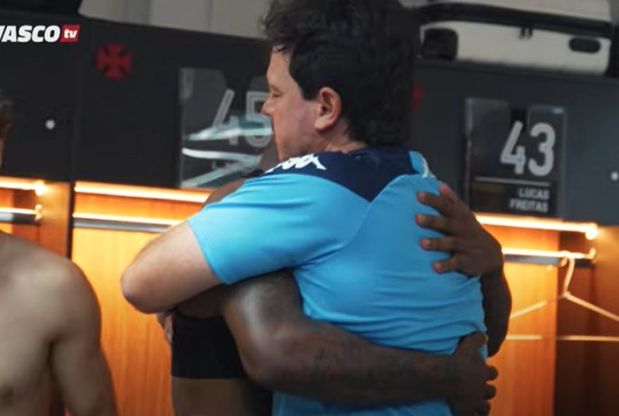 bastidores3A-emocionante-abraco-entre-diniz-e-loide-marca-classificacao-do-vasco-de-tv