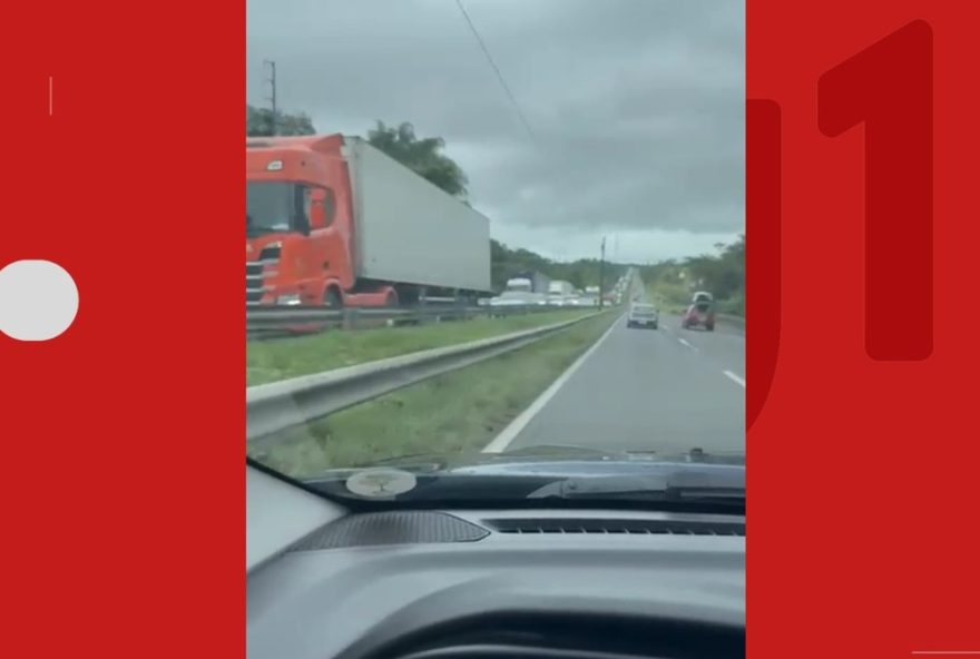 batida-de-carreta-interdita-parcialmente-br-324-em-amelia-rodrigues3A-motorista-ferido.-conheca-medidas-preventivas