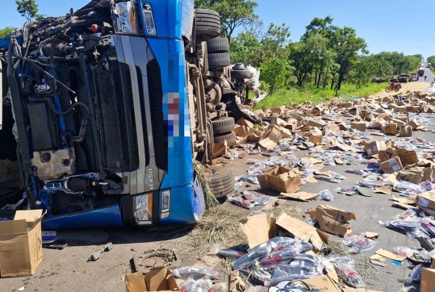 batida-entre-carretas-deixa-dois-motoristas-feridos-na-br-365-em-claro-dos-pocoes3A-um-condutor-tem-amputacao.-acompanhe-o-diario-do-estado