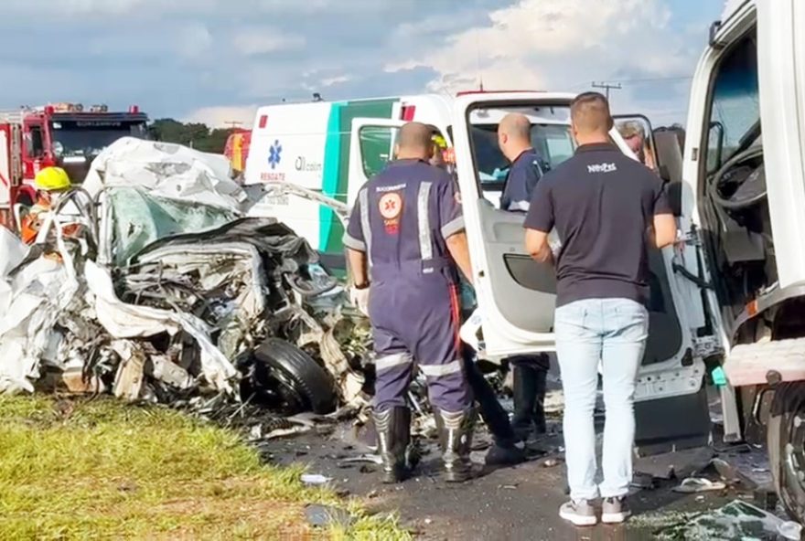batida-entre-carro-e-caminhao-deixa-veiculo-destruido-na-rodovia-cornelio-pires-em-saltinho3A-autoridades-alertam-para-cuidados-no-transito batida-entre-carro-e-caminhao-deixa-veiculo-destruido-na-rodovia-cornelio-pires-em-saltinho3A-autoridades-alertam-para-cuidados-no-transito