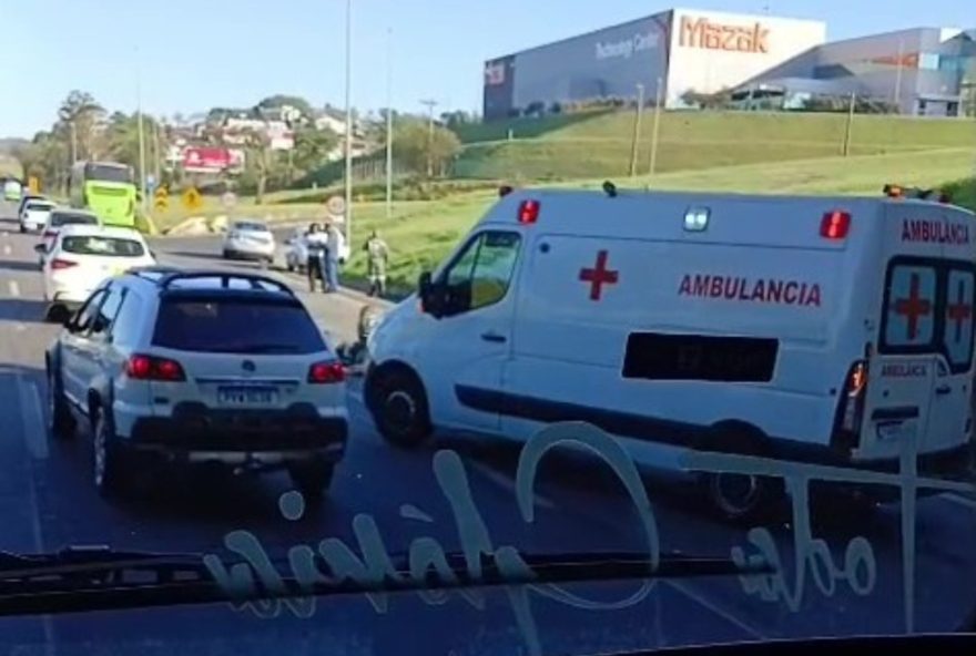 batida-entre-moto-e-carro-causa-congestionamento-na-rodovia-anhanguera2C-em-vinhedo3A-um-ferido-atendido-no-local.-fique-informado-com-o-de-campinas