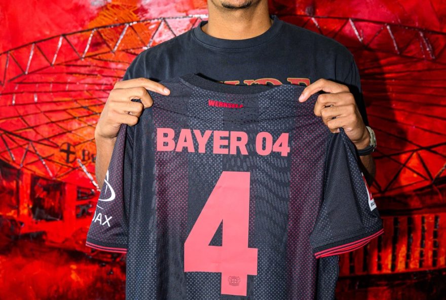 bayer-leverkusen-anuncia-contratacao-de-jarell-quansah2C-ex-zagueiro-do-liverpool2C-por-r24263-milhoes