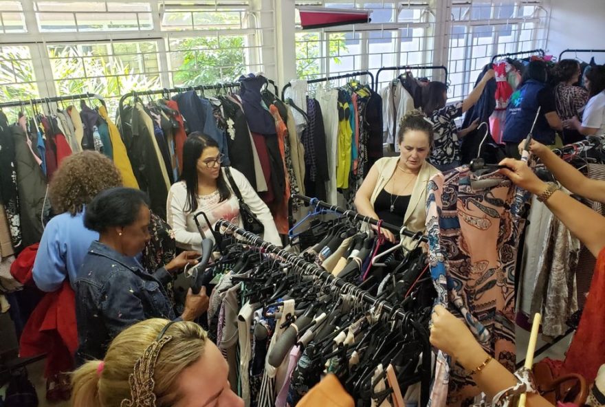 bazar-solidario-em-curitiba-tem-roupas-a-partir-de-r24-5-neste-sabado-participe-e-contribua-com-o-provopar
