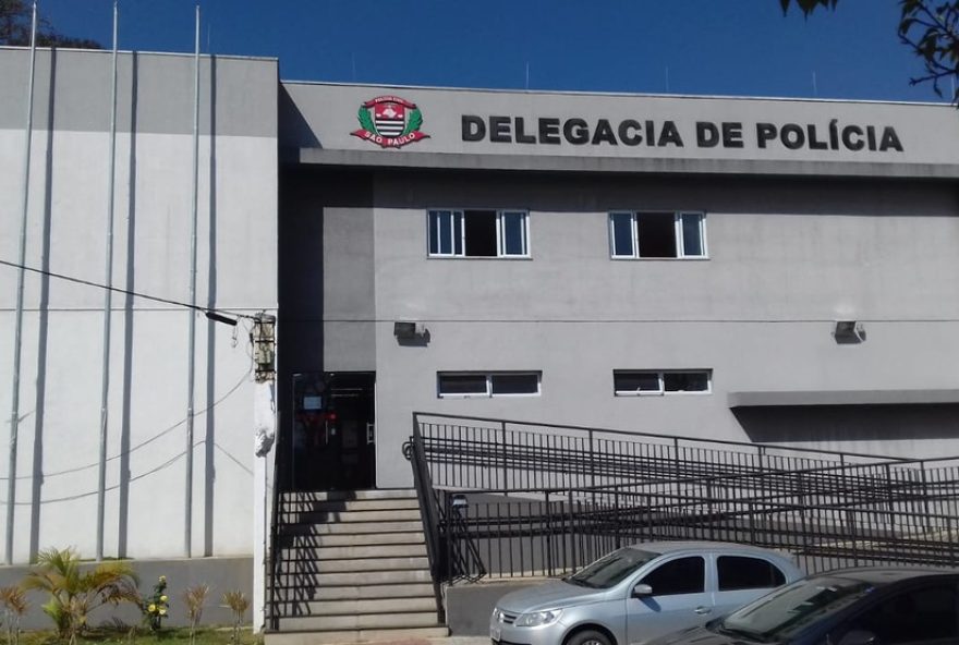 bebe-de-dois-meses-e-resgatado-apos-ser-encontrado-sozinho-em-casa-em-piedade-sp-pais-presos-por-abandono