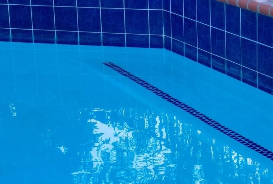 bebe-de-um-ano-morre-afogada-em-piscina-de-sao-sebastiao3A-alerta-para-seguranca-aquatica