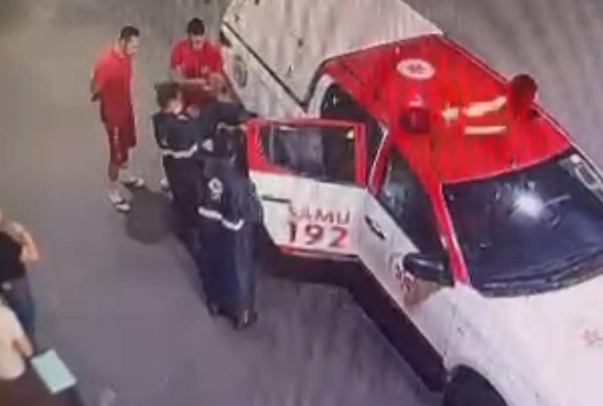 bebe-engasgada-e-salva-por-bombeiros-em-foz-do-iguacu2C-parana3A-video-emocionante