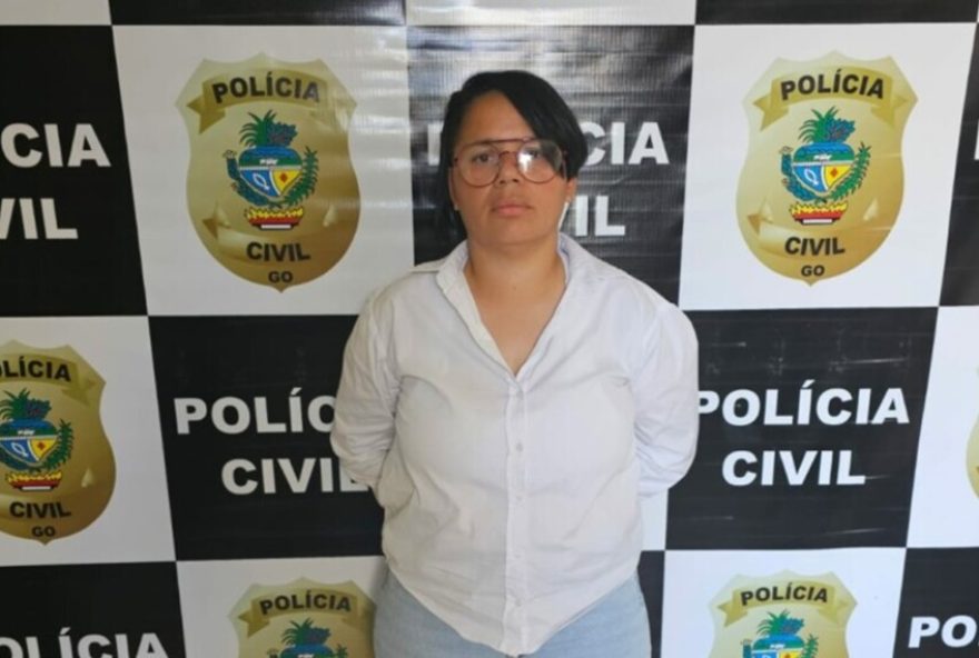 Mulher é presa ao se passar por funcionária de banco e furtar idoso