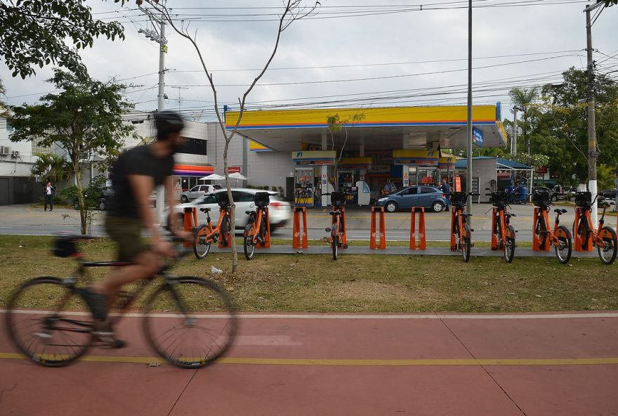 Novidades no transporte público visam promover integração real de ônibus e bicicleta. (FOTO: ROVENA ROSA/AGÊNCIA BRASIL)