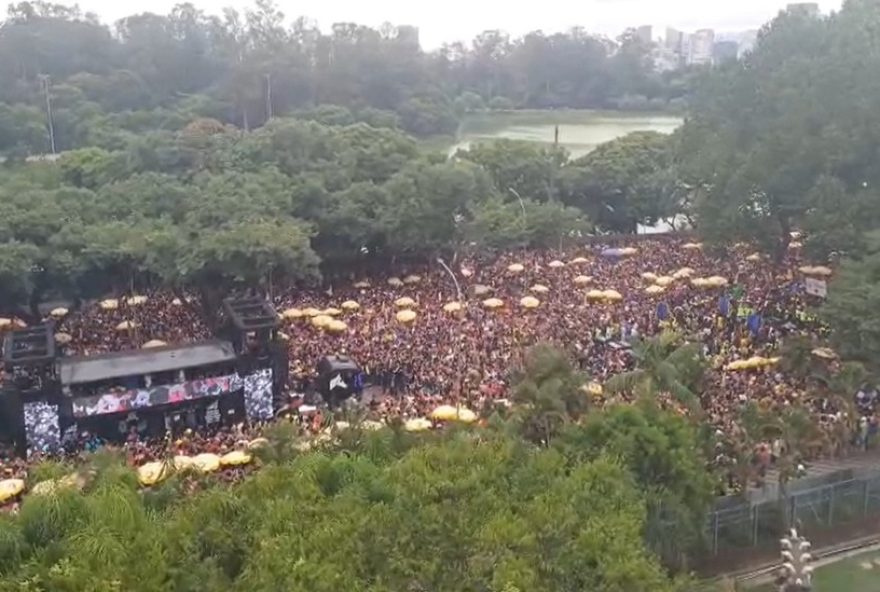 bloco-navio-pirata-do-baianasystem-agita-o-carnaval-no-ibirapuera2C-sao-paulo bloco-navio-pirata-do-baianasystem-agita-o-carnaval-no-ibirapuera2C-sao-paulo