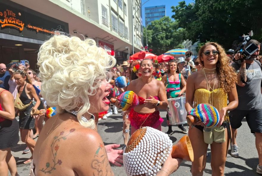 blocos-de-carnaval-movimentam-a-quarta-feira-de-cinzas-no-rio blocos-de-carnaval-movimentam-a-quarta-feira-de-cinzas-no-rio