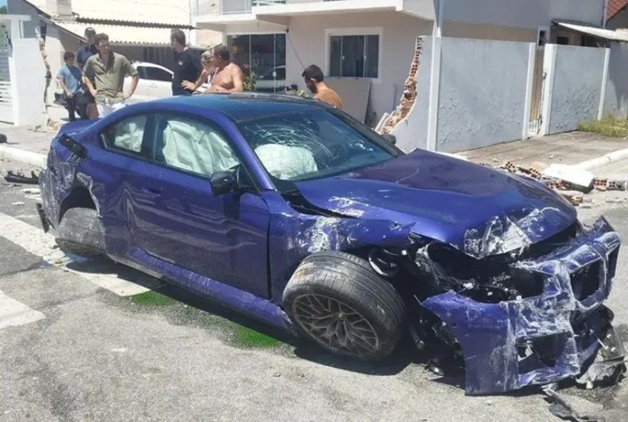 bmw-de-r24-650-mil-destruida-apos-acidente-em-balneario-camboriu-fotos-e-detalhes bmw-de-r24-650-mil-destruida-apos-acidente-em-balneario-camboriu-fotos-e-detalhes