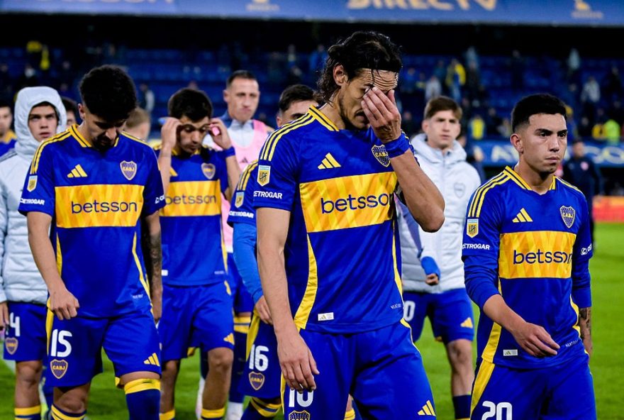 boca-juniors-eliminado-pelo-independiente-na-bombonera3A-criticas-e-novo-uniforme-comemorativo