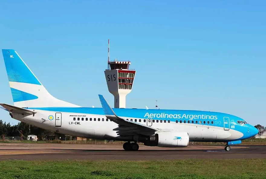 Apesar do susto, os 172 passageiros e seis tripulantes do Boeing 737, que partiu de Buenos Aires, desembarcaram sem incidentes no aeroporto Comodoro Rivadavia, Foto: Reprodução/uol