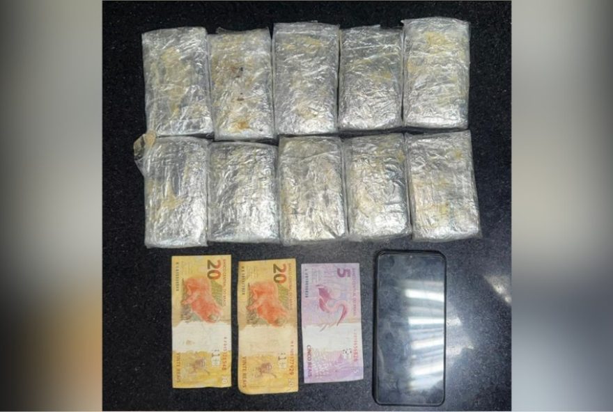 boliviano-e-preso-com-haxixe-marroquino-em-onibus-em-santo-anastacio boliviano-e-preso-com-haxixe-marroquino-em-onibus-em-santo-anastacio