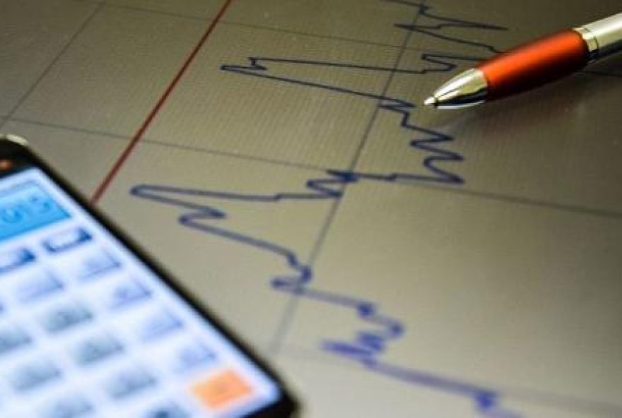 bolsa-atinge-novo-recorde-enquanto-dolar-cai-para-r24-52C20 bolsa-atinge-novo-recorde-enquanto-dolar-cai-para-r24-52C20