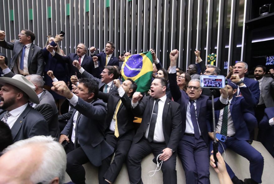 bolsonarismo-mantem-posicao-contraria-ao-relator-e-insiste-em-anistia-ampla